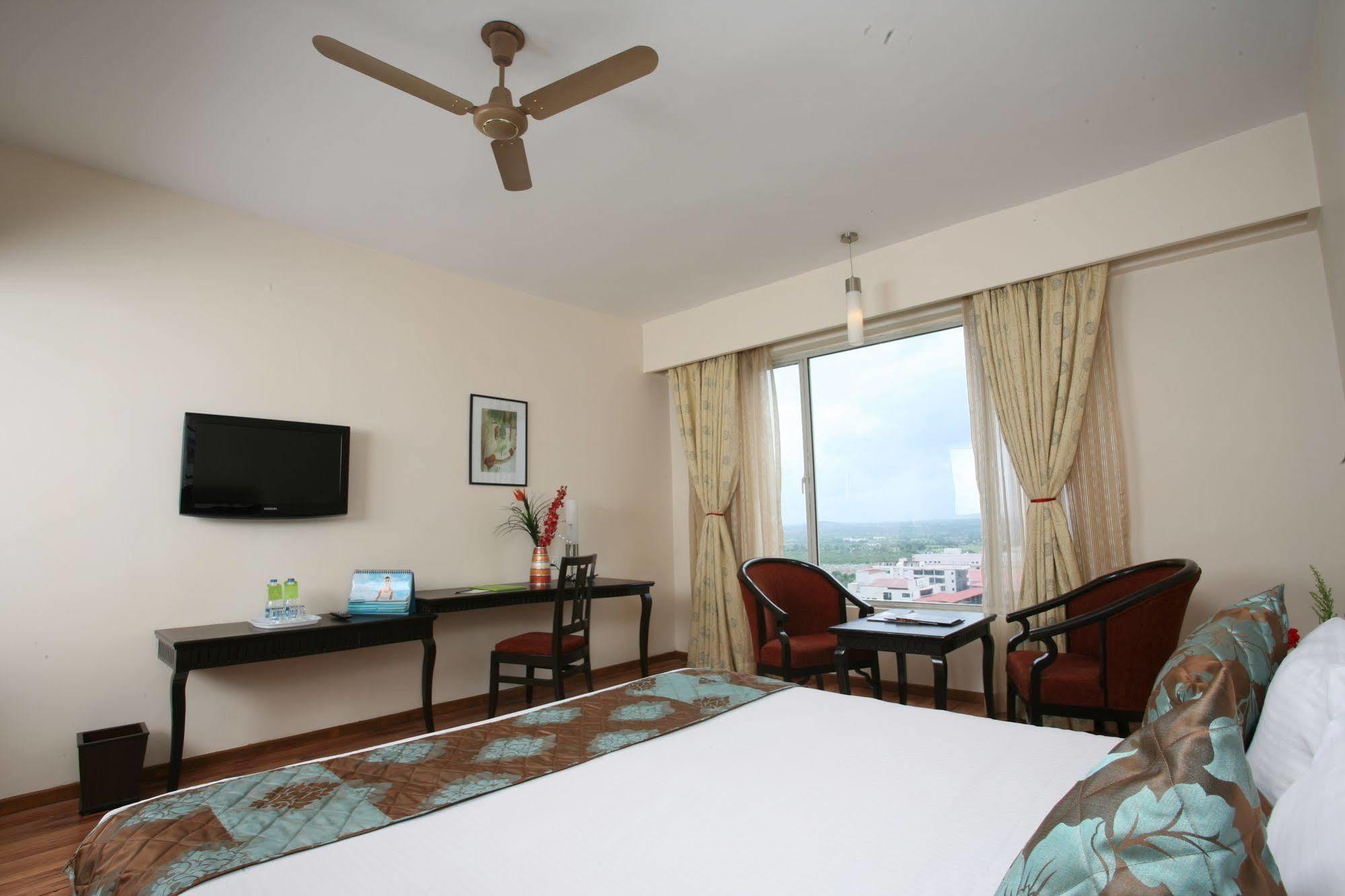 Hotel Oh Biz Premier At Leonia Hyderabad Exterior foto